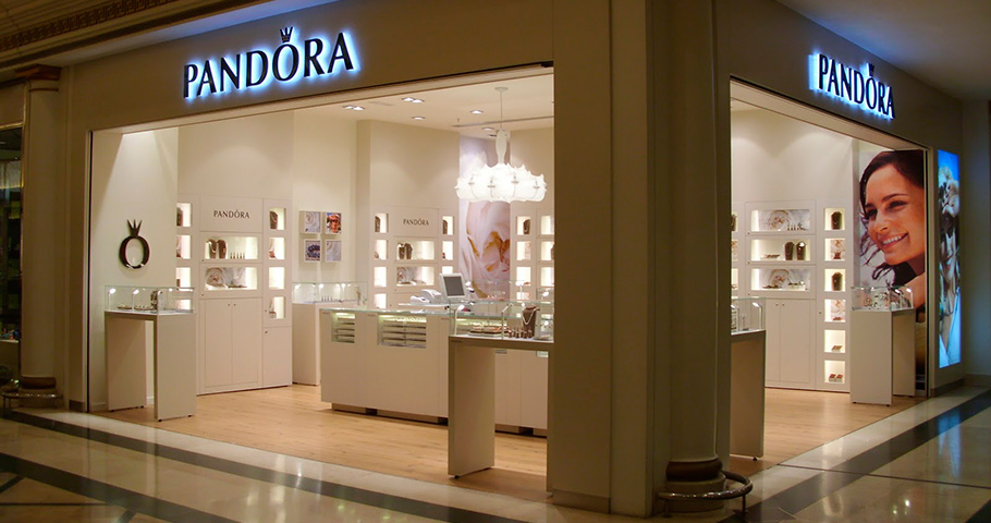 Nieuw contract voor het werk voor Pandora Store – Granada
